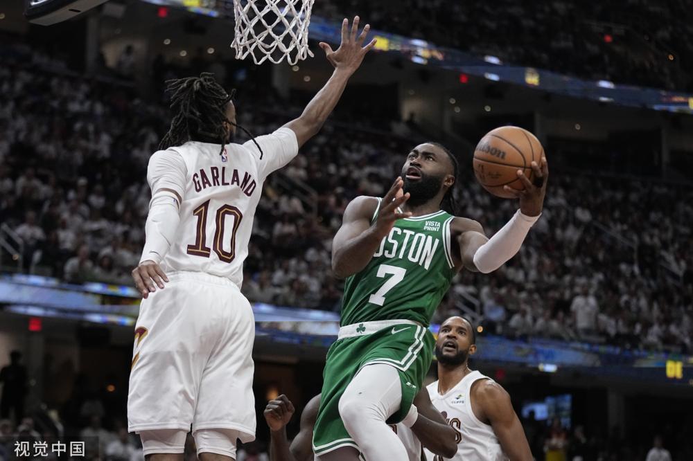 詹姆斯通过 詹姆斯通过